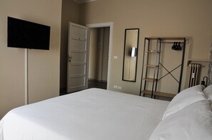 Room 5 | โต๊ะทำงาน, Wi-Fi ฟรี, ผ้าปูที่นอน