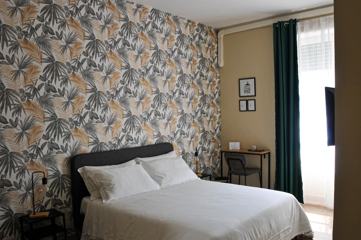 Room 5 | Bathroom | Shower, rainfall showerhead, hair dryer, slippers