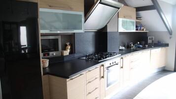 Villa, Multiple Bedrooms, Smoking, Mountain View | Private kitchen