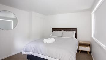 2 bedrooms, desk, iron/ironing board, travel crib