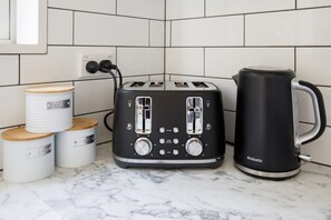 Coffee and/or coffee maker - Kings Companion two bedroom apartment close to town (Wanaka)