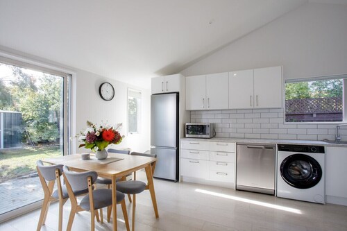 Kings Companion two bedroom apartment close to town