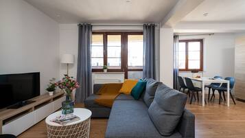 Traditional Apartment | Living room