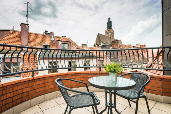 Classic Apartment | Balcony