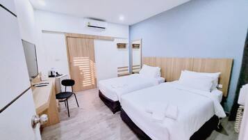 Quarto duplo superior | Escrivaninha, espaço de trabalho para notebook, Wi-Fi de cortesia