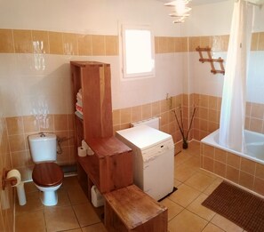 Hair dryer, towels, toilet paper - "Le Second Souffle" Maison Centre-ville de Die, Terrasse, Jardin, Proche Gare (DIE)