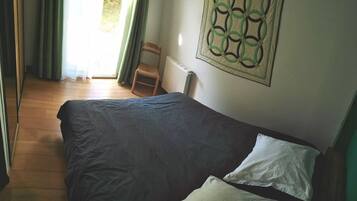 5 habitaciones, escritorio, tabla de planchar con plancha y wifi gratis