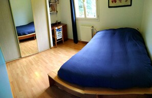 5 Schlafzimmer, Schreibtisch, Bügeleisen/Bügelbrett, kostenloses WLAN