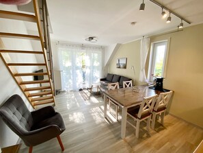 TV, stereo - Gemütliche Ferienwohnung in Hafennähe - Fewos am Hochzeitsberg Fewo 16 (Ostseebad Breege)