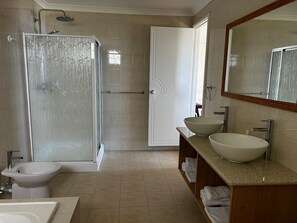 Standard Double Room | Bathroom