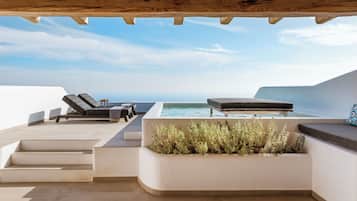 Grand Suite with sea view and heated plunge pool | Terrace/patio