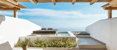 Superior Suite with sea view and heated plunge pool | Terrazza/patio