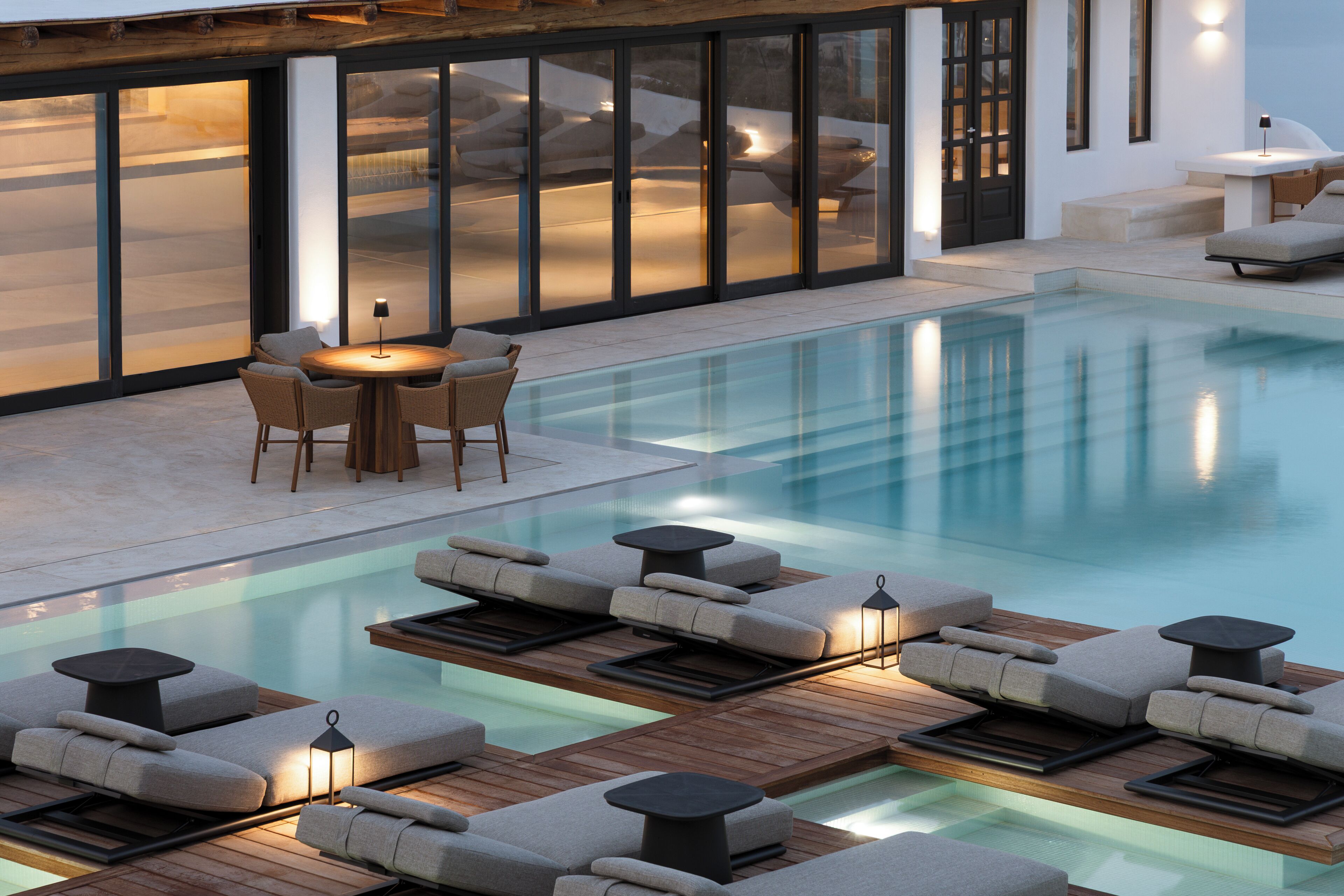 Piscine couverte, piscine extérieure (ouverte en saison)