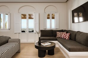 Executive Suite with sea view and swimming pool | Living area - NĒRO Light-Filled Suites (Santorini)