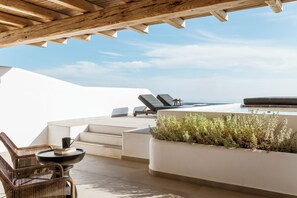 Terrace/patio - NĒRO Boutique Hotel (Santorini)