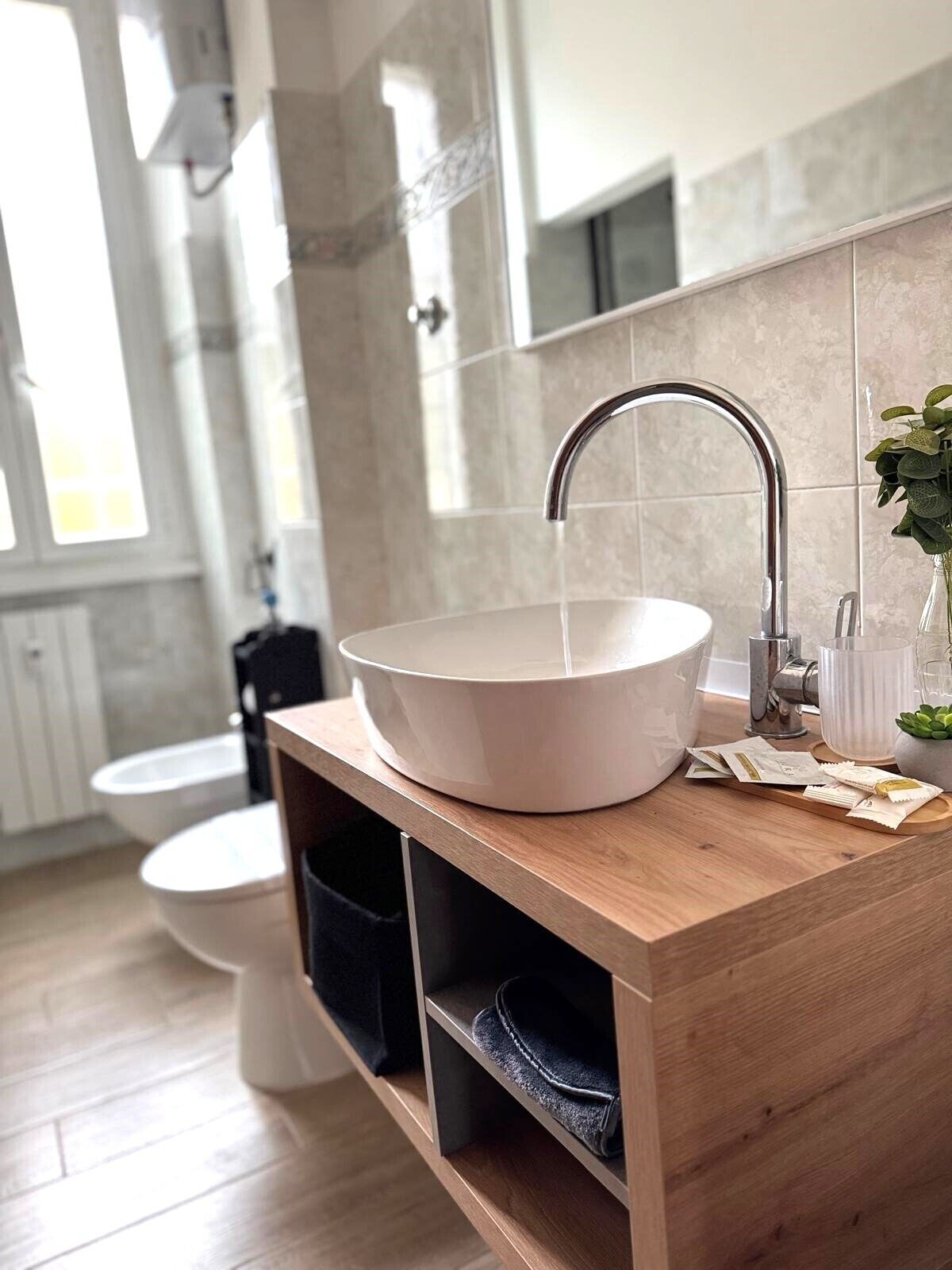 Ducha, secador de pelo, bidet, toallas