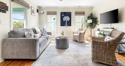 Steps to King St Restaurants & Bars|Downtown Condo
