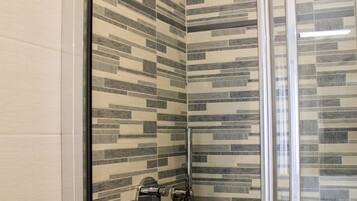 Quadruple Room | Bathroom