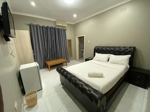 Standard Double or Twin Room | Laptop workspace, free WiFi - Zambezi Ultima Lodge (Livingstone)