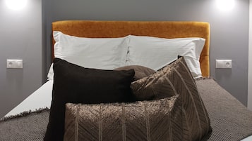 Deluxe Apartment | 2 bedrooms, iron/ironing board, free WiFi