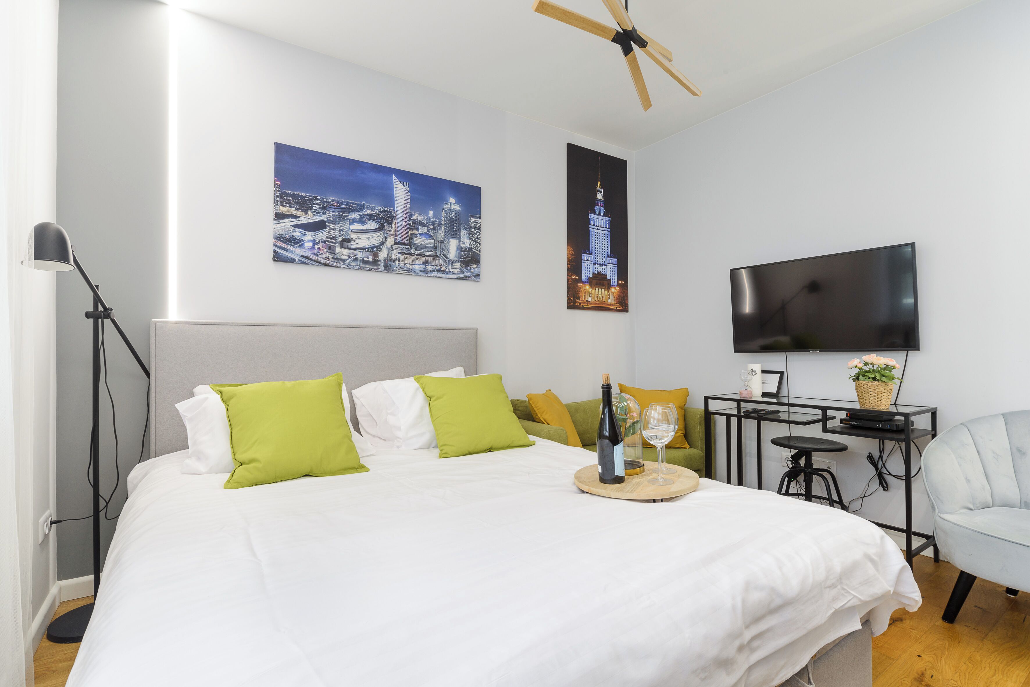 Deluxe studio suite | Luxe beddengoed, verduisterende gordijnen, een strijkplank/strijkijzer