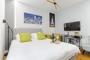 Studio Suite Deluks | Seprai premium, tirai kedap cahaya, dan setrika/meja setrika