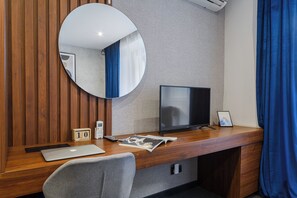Comfort Studio Suite | Blackout drapes, iron/ironing board, cribs/infant beds, free WiFi - Lumina Apart hotel in the Center of Warsaw (Warsaw)