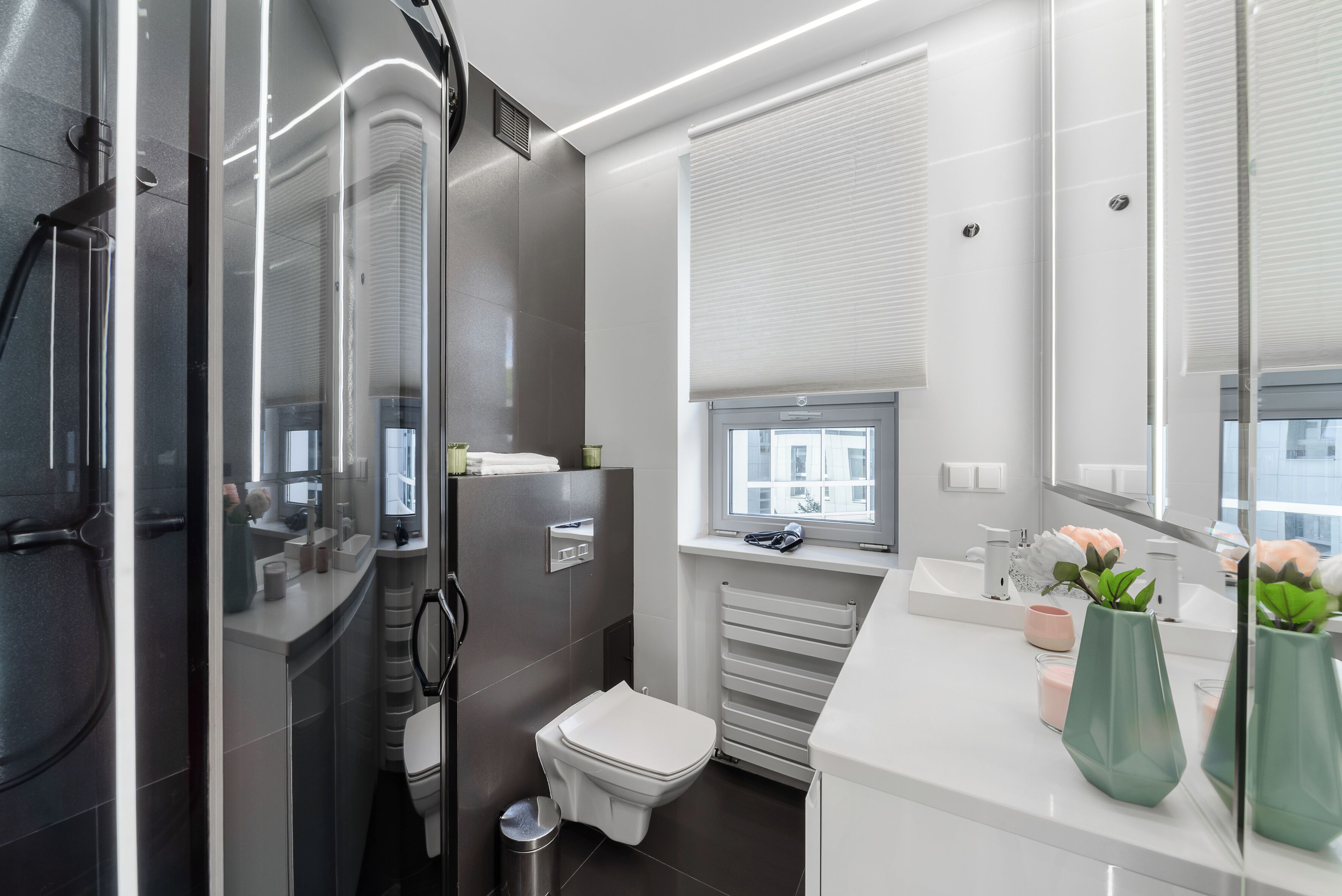 Studio Suite Deluxe | Phòng tắm | Buồng tắm vòi sen, máy sấy tóc, khăn tắm, xà phòng 