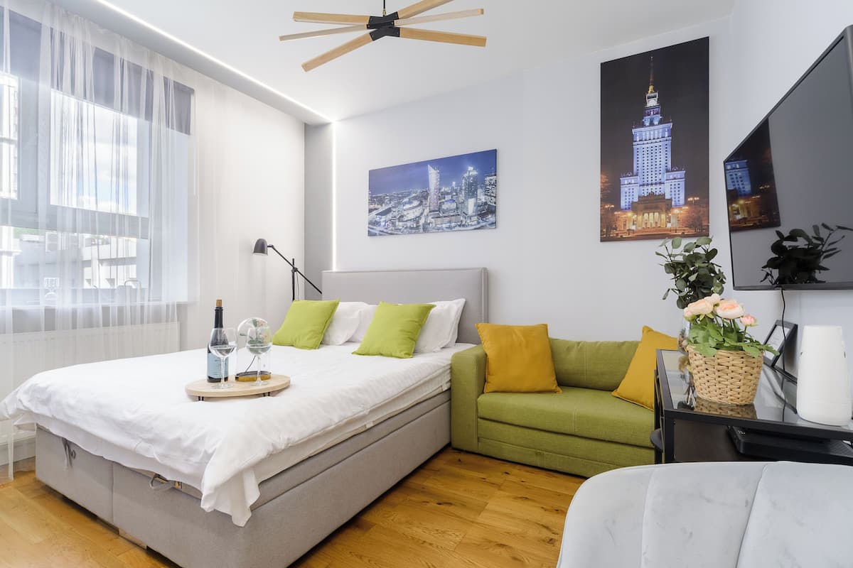 Deluxe Studio Suite | Premium bedding, blackout drapes, iron/ironing board, cribs (surcharge)