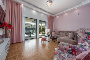 TV, lareira
