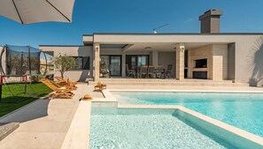 A heated pool - Villa Lorena Dalmacija ZadarVillas (Nin)