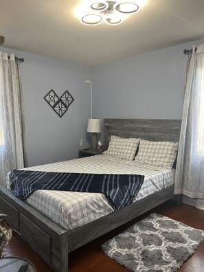 3 soverom, strykejern/-brett, wi-fi og sengetøy