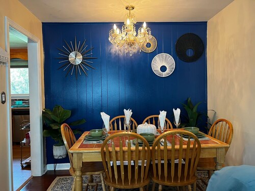 Cozy ranch in quiet neighborhood, with close proximity to mall and restaurants!