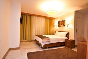 Skrivebord, lydisolert, wi-fi (inkludert) og sengetøy