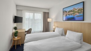 River Double Room | Hypo-allergenic bedding available, down comforters, in-room safe - Riverside Hotel Merian - opening 2026 (Basel)