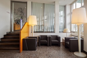 Siddeområde i lobbyen