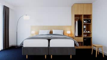 City Double Room | Allergitestade sängkläder, duntäcken och värdeförvaringsskåp på rummet