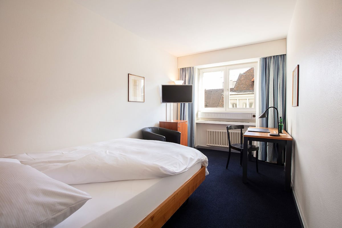 Economy Single Room | 1 bedroom, down comforters, in-room safe, desk