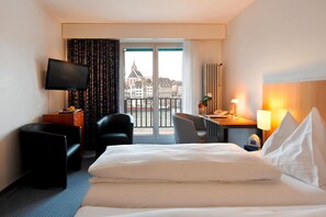 Down duvets, in-room safe, desk, free WiFi - Riverside Hotel Merian (Basel)