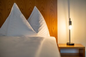 Down duvets, in-room safe, desk, free WiFi - Riverside Hotel Merian (Basel)
