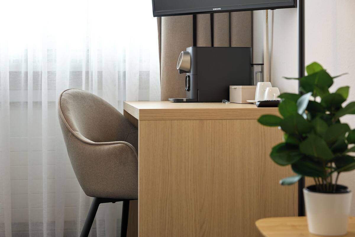 Small Single Room | Hypo-allergenic bedding, down comforters, in-room safe, desk