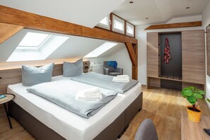 26 chambres, bureau, fer et planche à repasser, lit de bébé portatif
