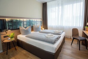 26 slaapkamers, een bureau, een strijkplank/strijkijzer, reisbedje