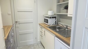 A compact kitchen with a microwave, toaster, sink, and a small refrigerator. - Beautiful 1-bed Studio in Bourne end (Bourne End)