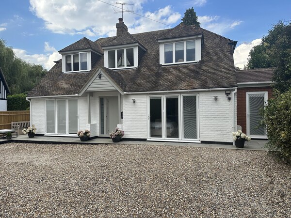 Beautiful 1-bed Studio In Bourne End - Oxfordshire