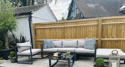 Beautiful 1-bed Studio in Bourne end