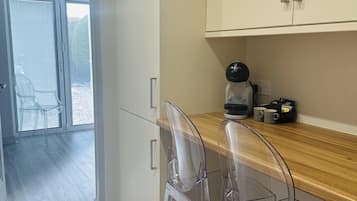 Apartament | Cuina privada | Frigorífic, microones, bullidora elèctrica i torradora
