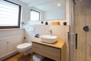 Dusch, hårtork och handdukar