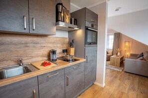 Kylskåp, ugn, spishäll och diskmaskin