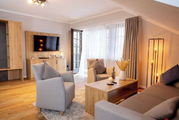 Tv, ett filmbibliotek och en stereo